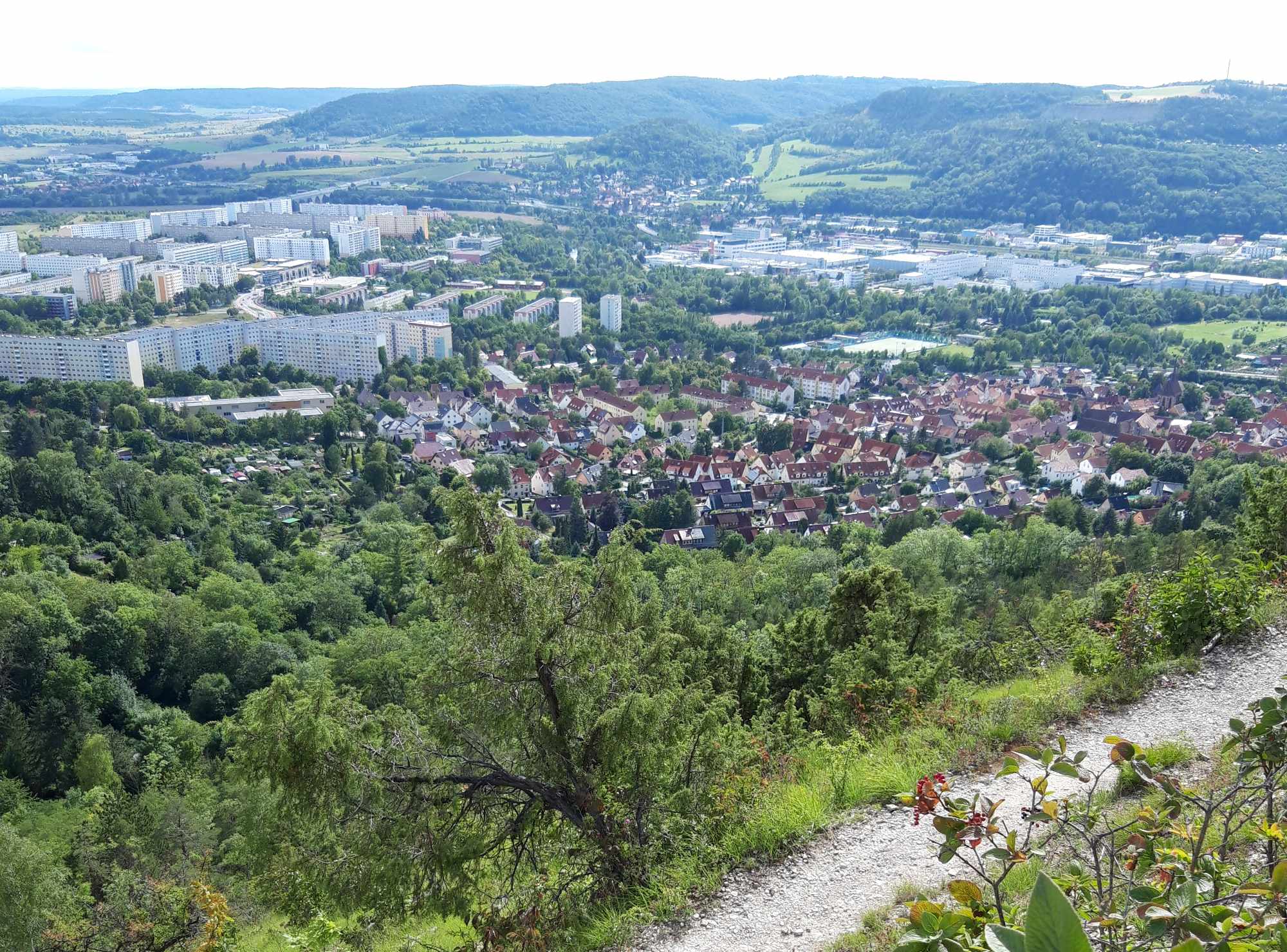 Blick vom Berg aus auf die Stadt