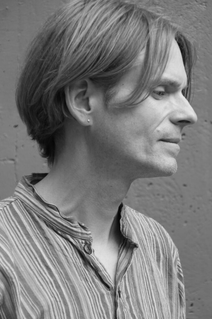 Porträt Boris Celeste Hoge-Benteler im Profil in schwar-weiß